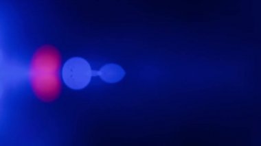 Neon ışınları, ışık yanıp söner, yüzler, çizgiler ile soyut renk arka plan. Substrat Kozmik soyut arka plan.