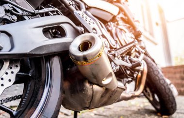 Bir motosiklet deitails - Egzoz sistemi ve Motor