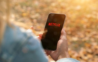 Aachen, Almanya - 31. Ağustos 2019 : Apple iphone'da Netflix uygulaması.