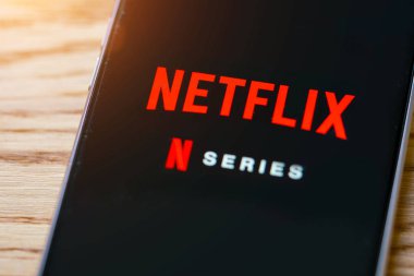 Netflix app üstünde hareket eden aygıt