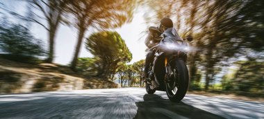 boş yolda sürüş eğlenceli motosiklet