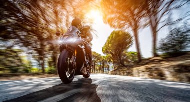 boş yolda sürüş eğlenceli motosiklet