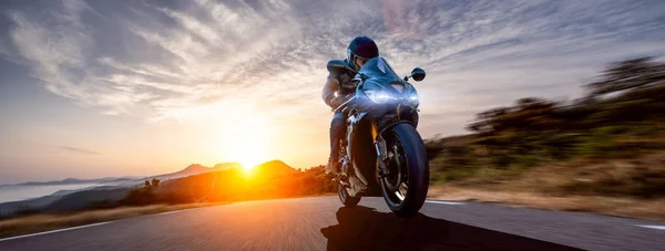 Motorrad auf der Küstenstraße — Stockfoto