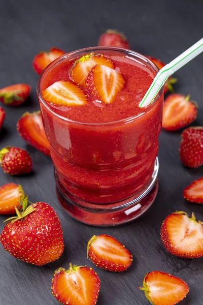 Strawberry Fresh Smoothie Black Table Healthy Drinking Concept Focus Strawberry — Stock Photo, Image