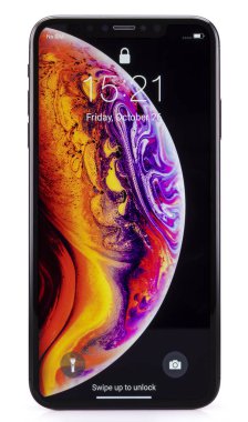 Galati, Romanya - 26 Ekim 2018: Elma denize indirmek yeni smartphone iphone Xs ve iphone Xs Max. Beyaz arka plan Xs Max iPhone'da.