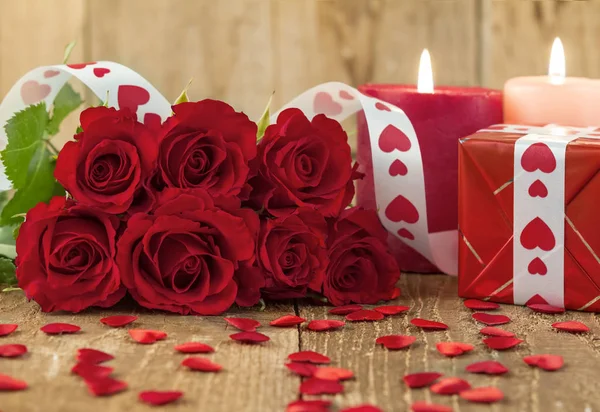 Valentines Day Concept Red Roses Gift Candles Wood — Stock Photo, Image