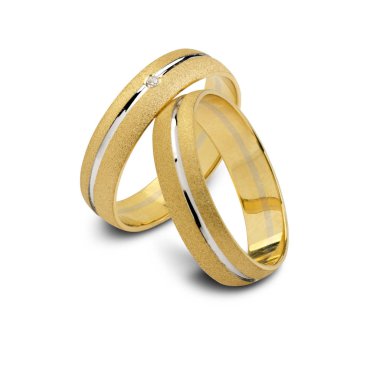 Bir çift beyaz arka plan üzerinde izole alyans