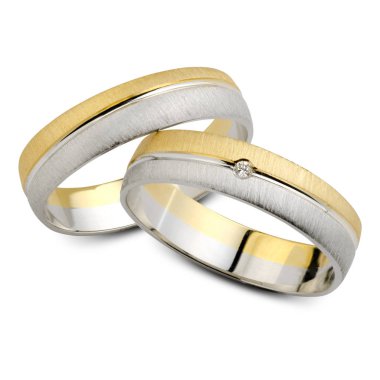 Bir çift beyaz arka plan üzerinde izole alyans