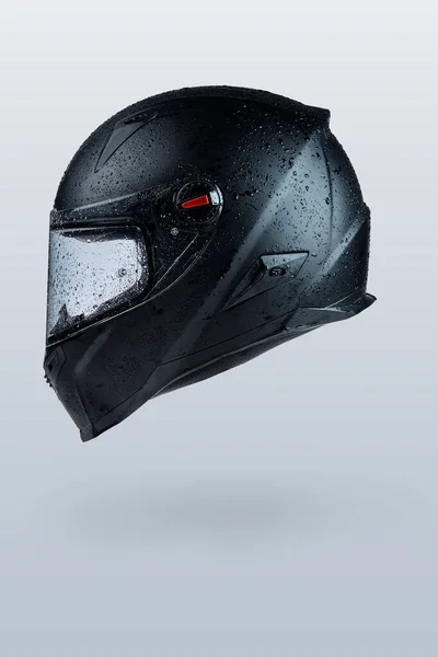 Casco Moto Con Gocce Acqua Fondo Grigio — Foto Stock