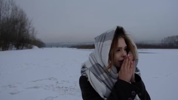 Young Girl Winter Walk — Stock Video