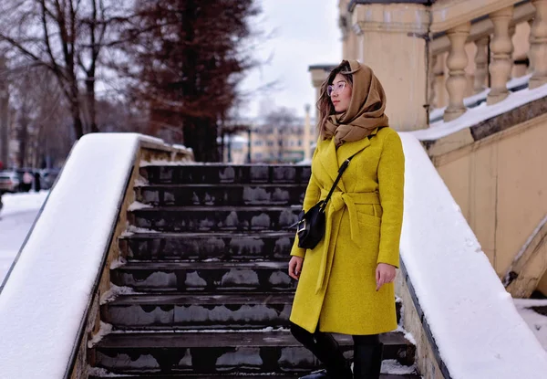 Young Asian Girl Walks Park Winter — Stock Photo, Image