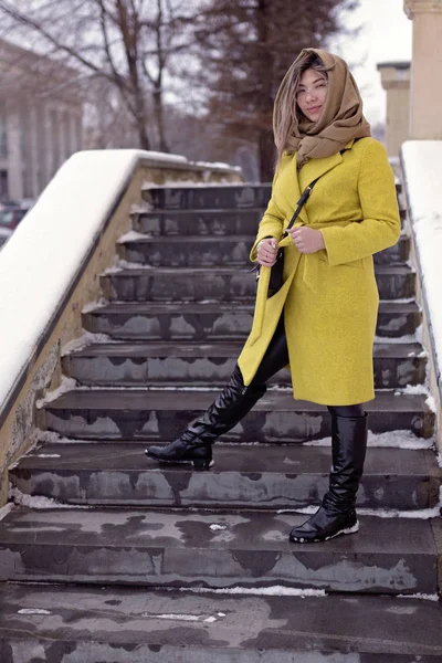 Young Asian Girl Walks Park Winter — Stock Photo, Image