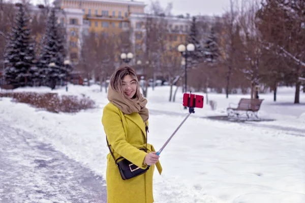 Young Asian Girl Walks Park Winter — Stock Photo, Image