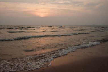 Sunset beach Patayya denizde