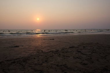 Sunset beach Patayya denizde