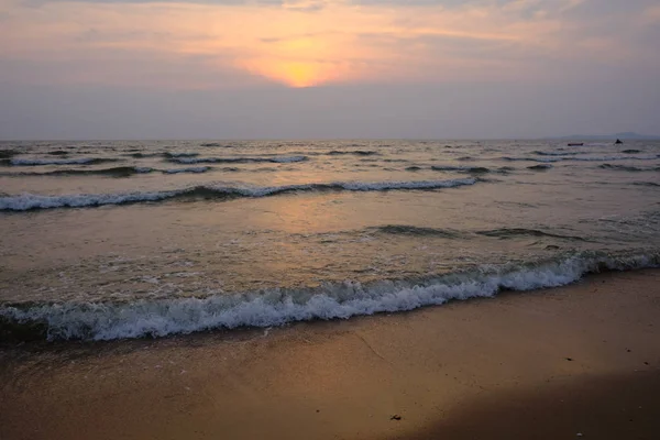 Ηλιοβασίλεμα Στη Θάλασσα Για Την Παραλία Του Patayya — Φωτογραφία Αρχείου