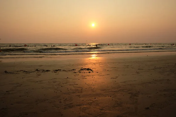Ηλιοβασίλεμα Στη Θάλασσα Για Την Παραλία Του Patayya — Φωτογραφία Αρχείου