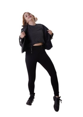 kot pantolon ve deri ceket genç bir kızın beyaz arka plan görüntüsü izole