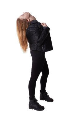 kot pantolon ve deri ceket genç bir kızın beyaz arka plan görüntüsü izole