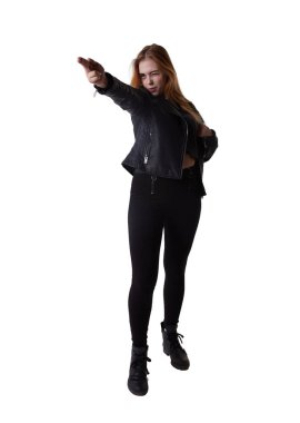 kot pantolon ve deri ceket genç bir kızın beyaz arka plan görüntüsü izole