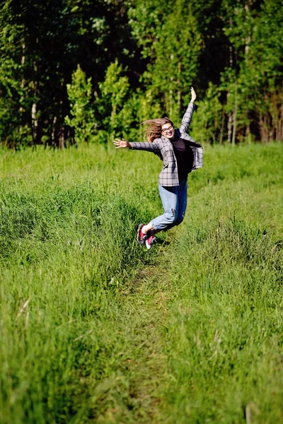 Young Beautiful Asian Girl Having Fun Jumping Forest — Stock Photo, Image