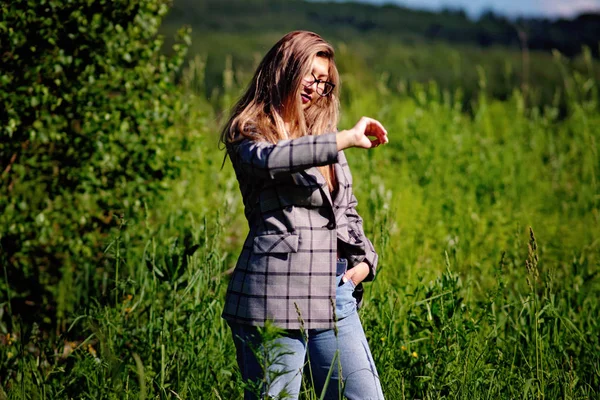 Young Beautiful Asian Girl Walk Woods Summer — Stock Photo, Image