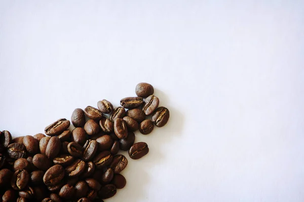 Schöner Hintergrund Mit Verstreuten Kaffeebohnen — Stockfoto