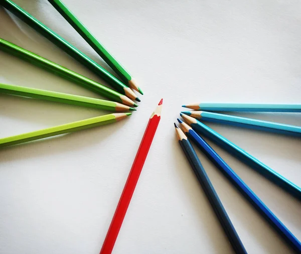 Concept Crayons Avec Crayon Rouge — Photo