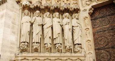 Ünlü Paris kilisesi Notre-Dame