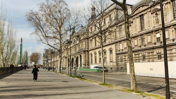 Güzel Paris Bahar Caddesi Boyunca Yürüyüş — Stok fotoğraf