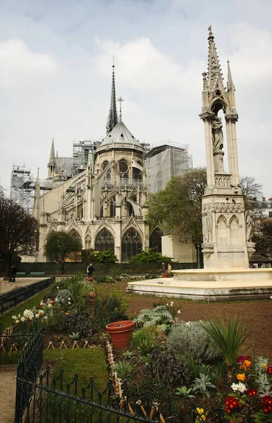 Ünlü Paris Kilisesi Notre Dame — Stok fotoğraf