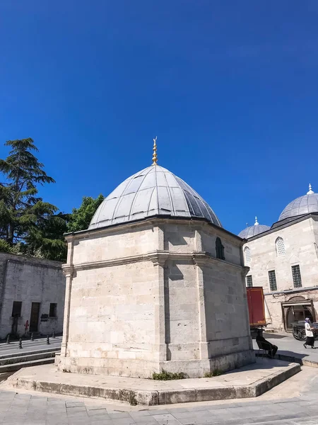 イスタンブール トルコ 2018 ゴールデン ホーン イスタンブールを見下ろす壮大な伝説のオスマン帝国スルタン スレイマンによって建てられたスレイマニエ モスクから表示します — ストック写真