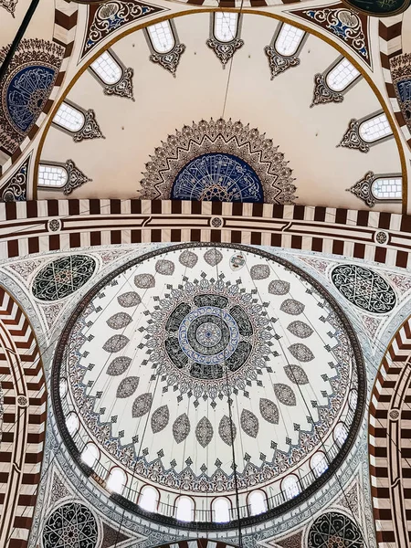 土耳其伊斯坦布尔 Sehzade 耶希尔或太子清真寺内部 — 图库照片