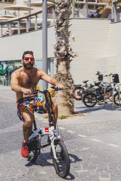 Tel Aviv Israel June 2018 Handsome Israeli Man Riding Bike — Stock Photo, Image