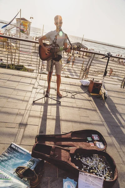 Tel Awiw Jafa Izrael Czerwca 2018 Street Muzyk Grający Gitarze — Zdjęcie stockowe