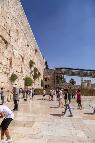 Jerusalén Israel Junio 2018 Pueblo Judío Rezando Contra Muro Occidental — Foto de Stock