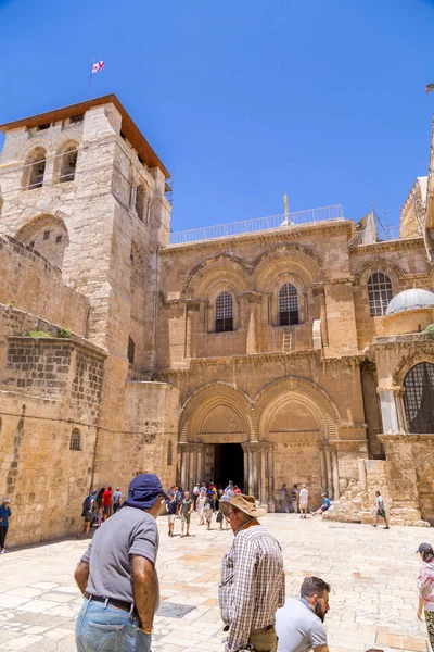 Jerozolima Izrael Czerwca 2018 Turystów Siedzących Przy Wejściu Kościoła Grobu — Zdjęcie stockowe