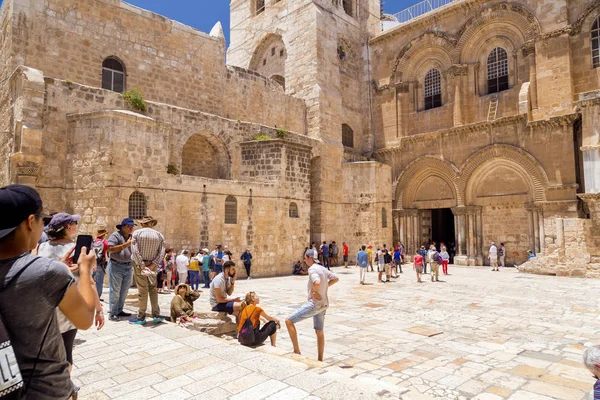 Jerusalén Israel Junio 2018 Los Turistas Sentados Entrada Iglesia Del — Foto de Stock