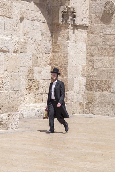 Jerusalén Israel Junio 2018 Judío Ultra Ortodoxo Hombre Haridi Traje — Foto de Stock