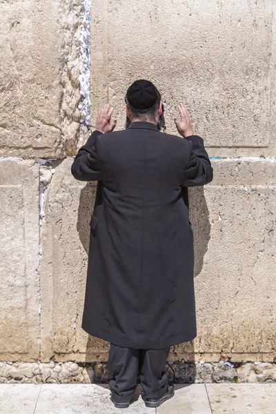 Jerusalén Israel Junio 2018 Pueblo Judío Rezando Contra Muro Occidental — Foto de Stock