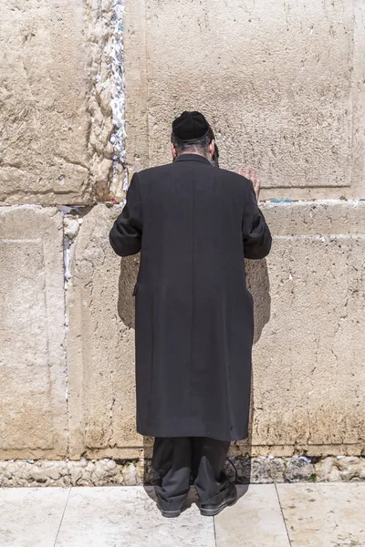 Jerusalén Israel Junio 2018 Pueblo Judío Rezando Contra Muro Occidental — Foto de Stock