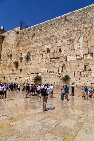 Jerusalén Israel Junio 2018 Pueblo Judío Rezando Contra Muro Occidental — Foto de Stock