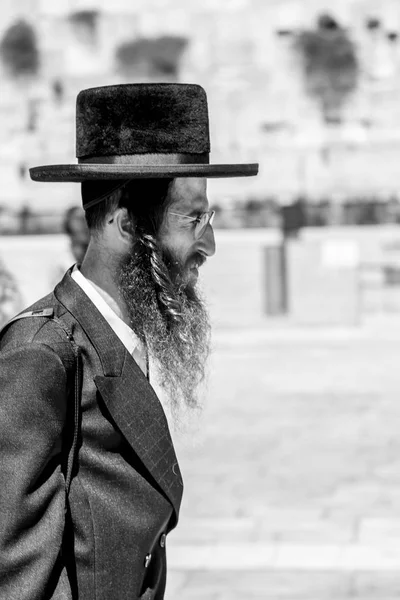 Jerusalén Israel Junio 2018 Hombre Judío Caminando Por Las Antiguas — Foto de Stock