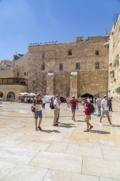 Jerusalén Israel Junio 2018 Las Personas Que Visitan Leen Torá — Foto de Stock