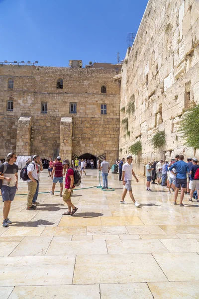 Jerusalén Israel Junio 2018 Pueblo Judío Rezando Contra Muro Occidental — Foto de Stock