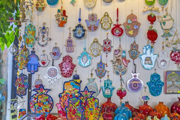 特拉维夫 以色列 2018年6月10日 Hamsa 护身符 中东好运气的魅力 以色列和犹太文化的装饰品在 Tzedek 的小商店出售 — 图库照片