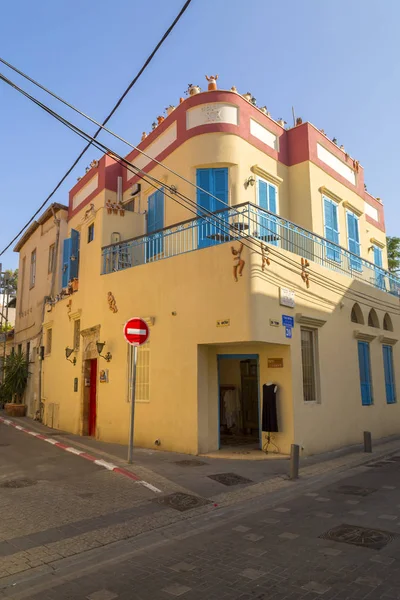テルアビブ イスラエル 2018 建物外面および通りのコマーシャル地区の Tel Aviv イスラエル ヤッファの旧市街近くにコマーシャルは パレスチナで最初のユダヤ人入植地です — ストック写真