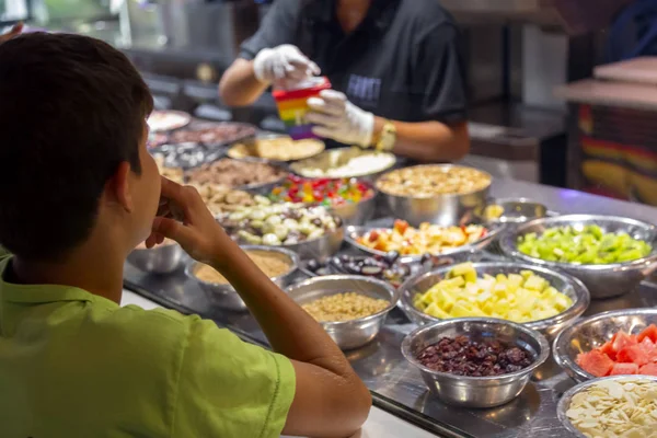 Tel Aviv Israel Juni 2018 Mat Butiker Restauranger Kaféer Och — Stockfoto