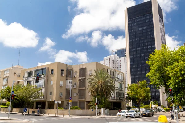 特拉维夫 特拉维夫 以色列 2018年6月12日 通用建筑和城市景观从特拉维夫 特拉维夫中心街道上的现代和旧建筑 以色列特拉维夫 — 图库照片