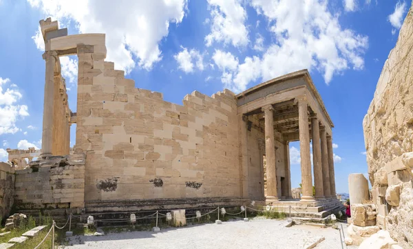 Ateny Grecja Lipca 2018 Zrekonstruowane Starożytne Ruiny Partenonu Erechtejon Akropolu — Zdjęcie stockowe